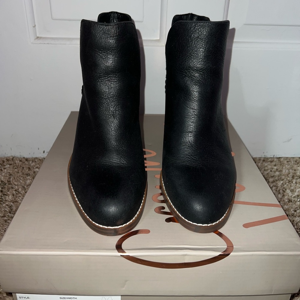 Crown Vintage Black Booties - size 8
